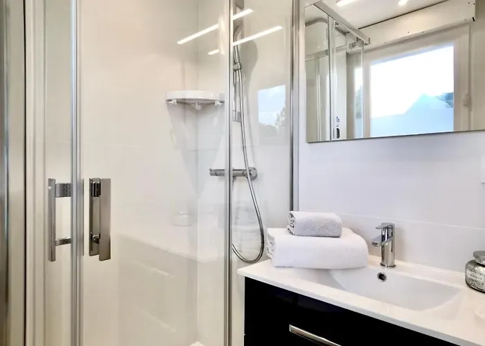 Apartment L'azur - 50 M De La Plage, Wi-fi, Moderne, *